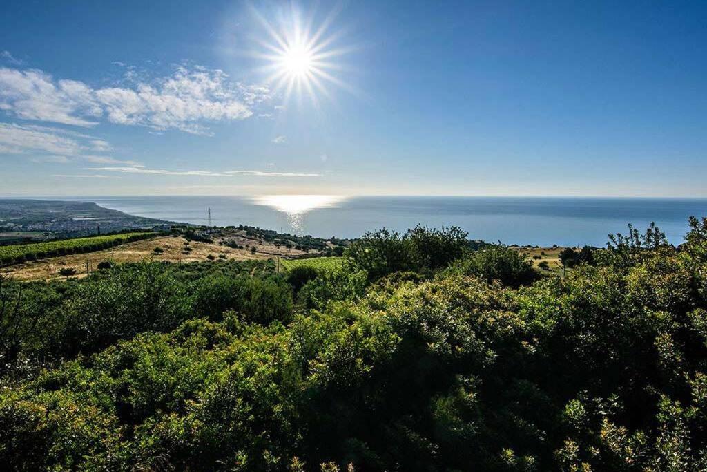 Una Finestra sul Mare Rocca Imperiale Esterno foto